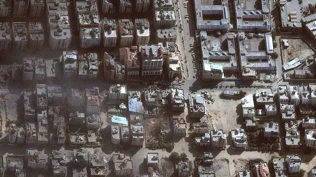 Ataques Israelíes Persisten Cerca de Hospitales en Gaza