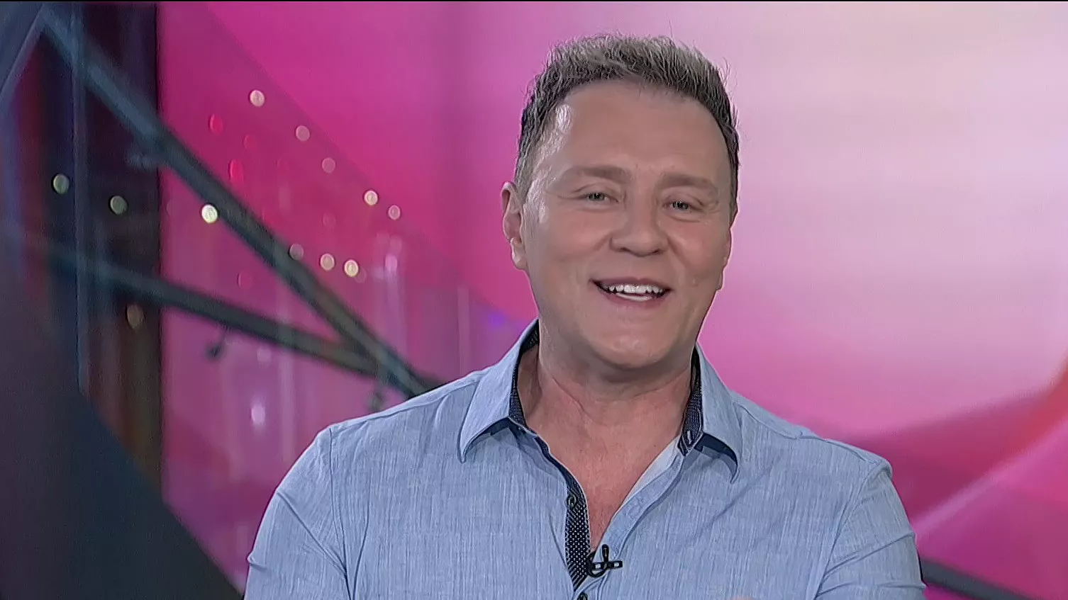 Lorenzo Antonio Presenta en Despierta el Sencillo ’Doce Rosas’