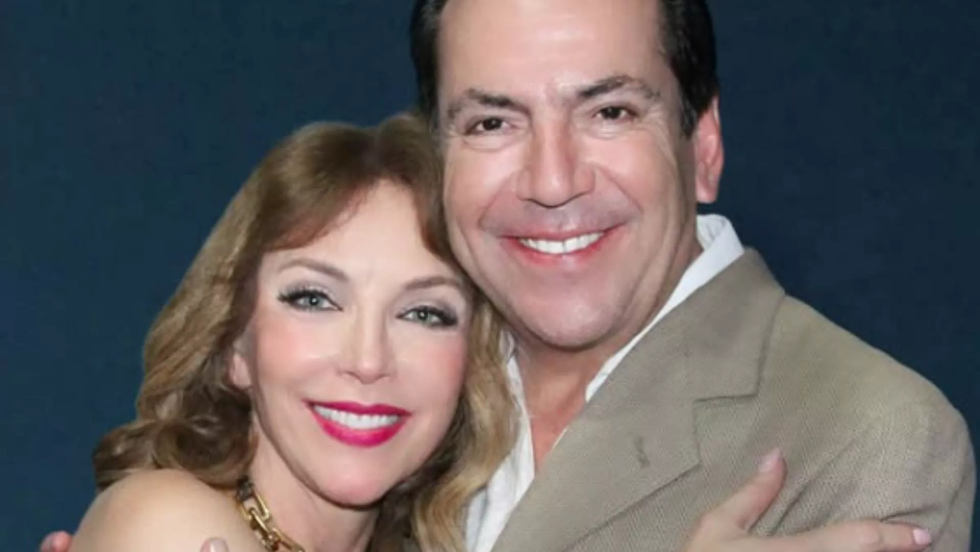 Me Llegó el Amor" Lalo Salazar Reacciona a su Noviazgo con Laura Flores en  Noticiero En Vivo
