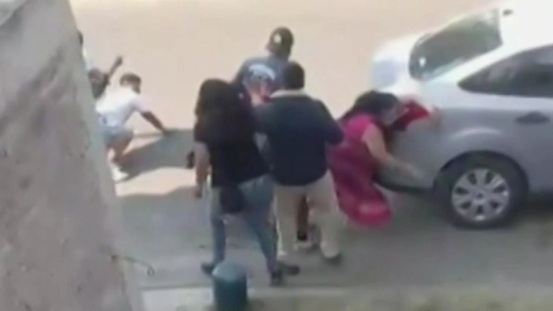 VIDEO: Abuelita Dispara Contra Familia en Unidad Habitacional de Chalco