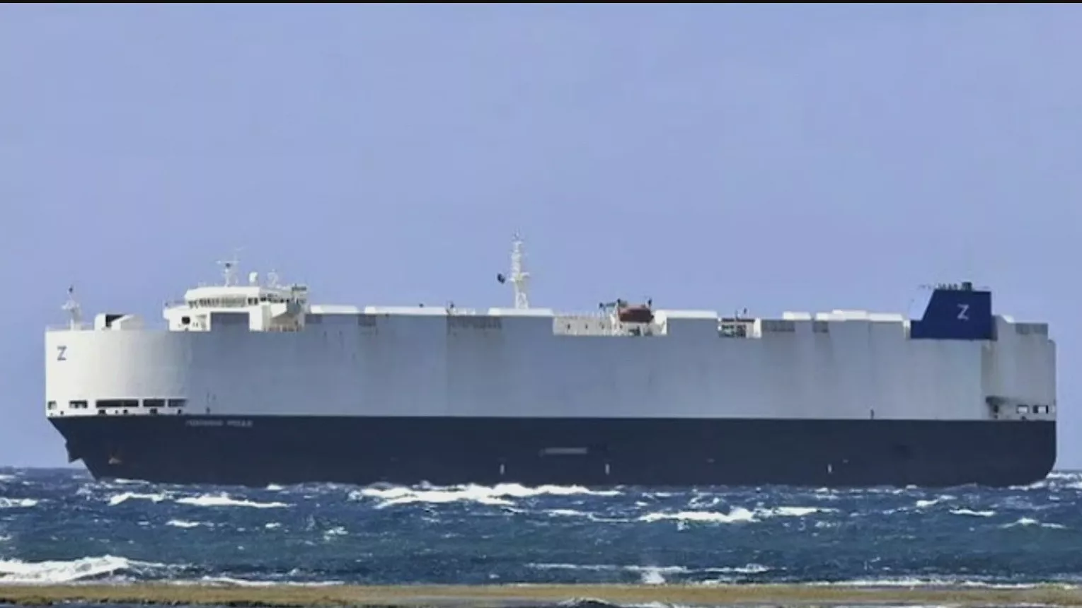 Se Incendia Barco que Transportaba Coches Frente a Alaska