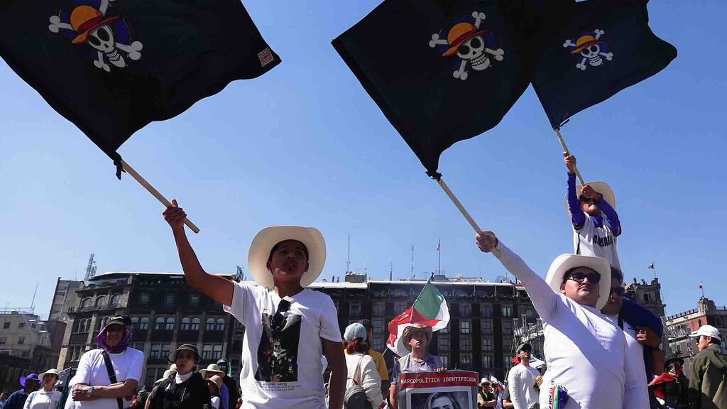 Segob Condena Violencia en Marcha en CDMX y Rechaza Agresiones con Explosivos Artesanales